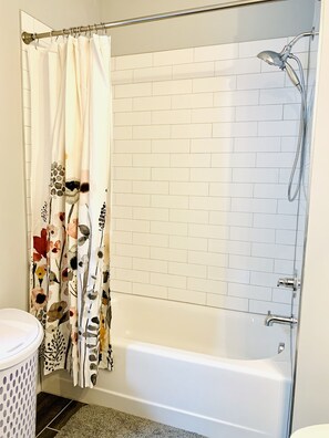 Comfort Townhome | Bathroom | Combined shower/tub, hair dryer, towels, soap