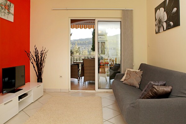 Fernseher, Stereoanlage