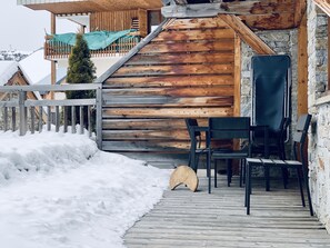 Property grounds - #AH11 | The mountain charmer 🗻 (Huez)