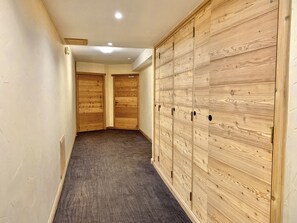 Interior - #AH11 | The mountain charmer 🗻 (Huez)