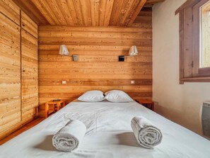 3 bedrooms, bed sheets