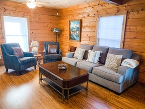 Smart TV, caminetto, videogiochi, tavolo da ping pong