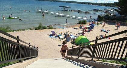 North Straits Chalet-Fast Drive to Mackinaw Ferry