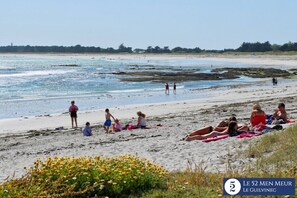 On the beach, sun loungers - Sea view, 40m from the beach and 300m from shops (Guilvinec)