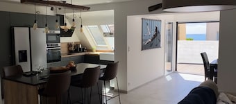Sea view, 40m from the beach and 300m from shops