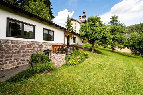 Apartment with garden in the center