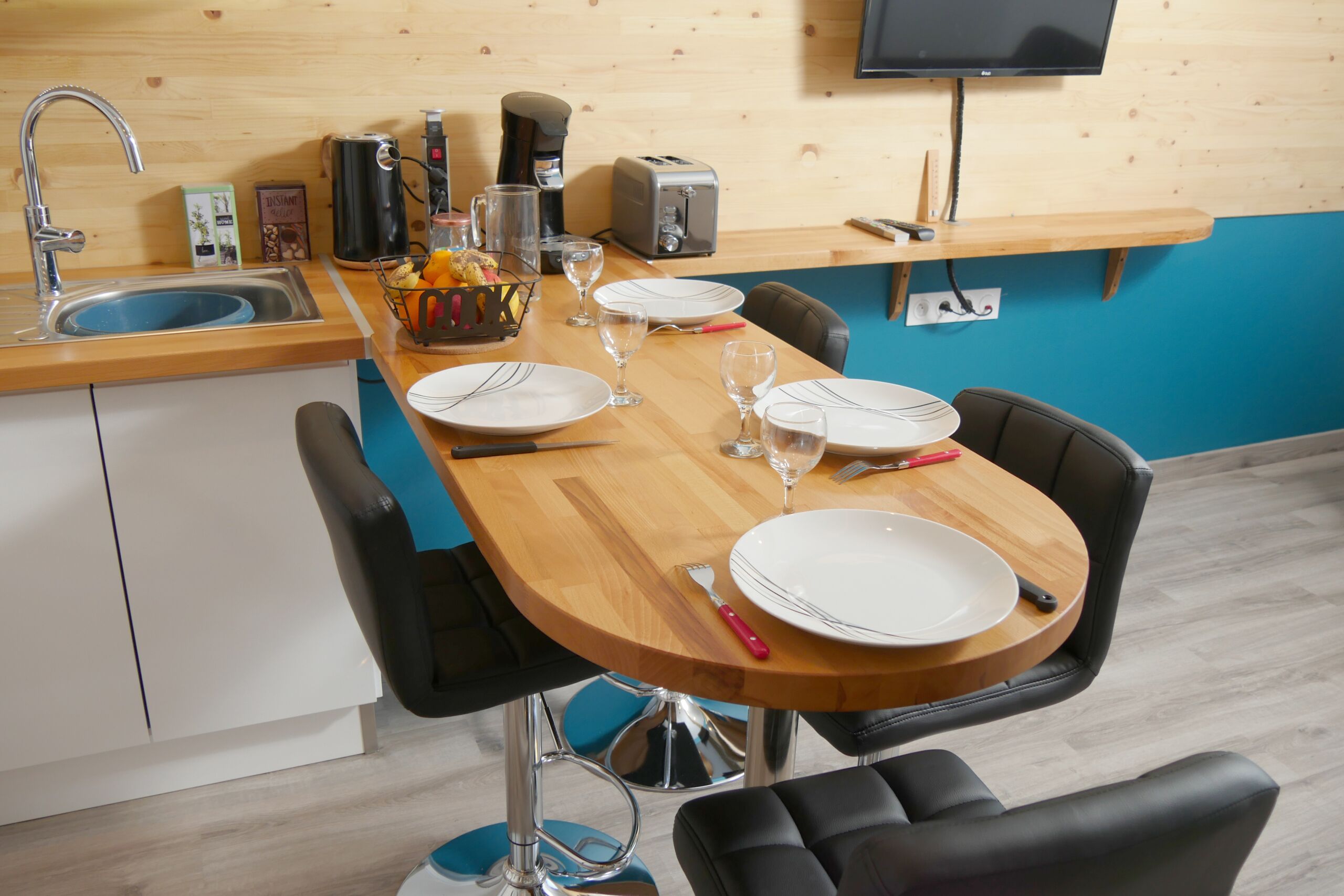 Panoraamahuoneisto, kylpyhuone makuuhuoneen yhteydessä (Le Soleilhou ) | Ruokailu