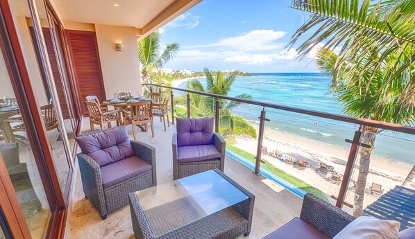 Outdoor dining - Charming, modern beachfront condo with AC, WiFi and pool access! (Akumal)