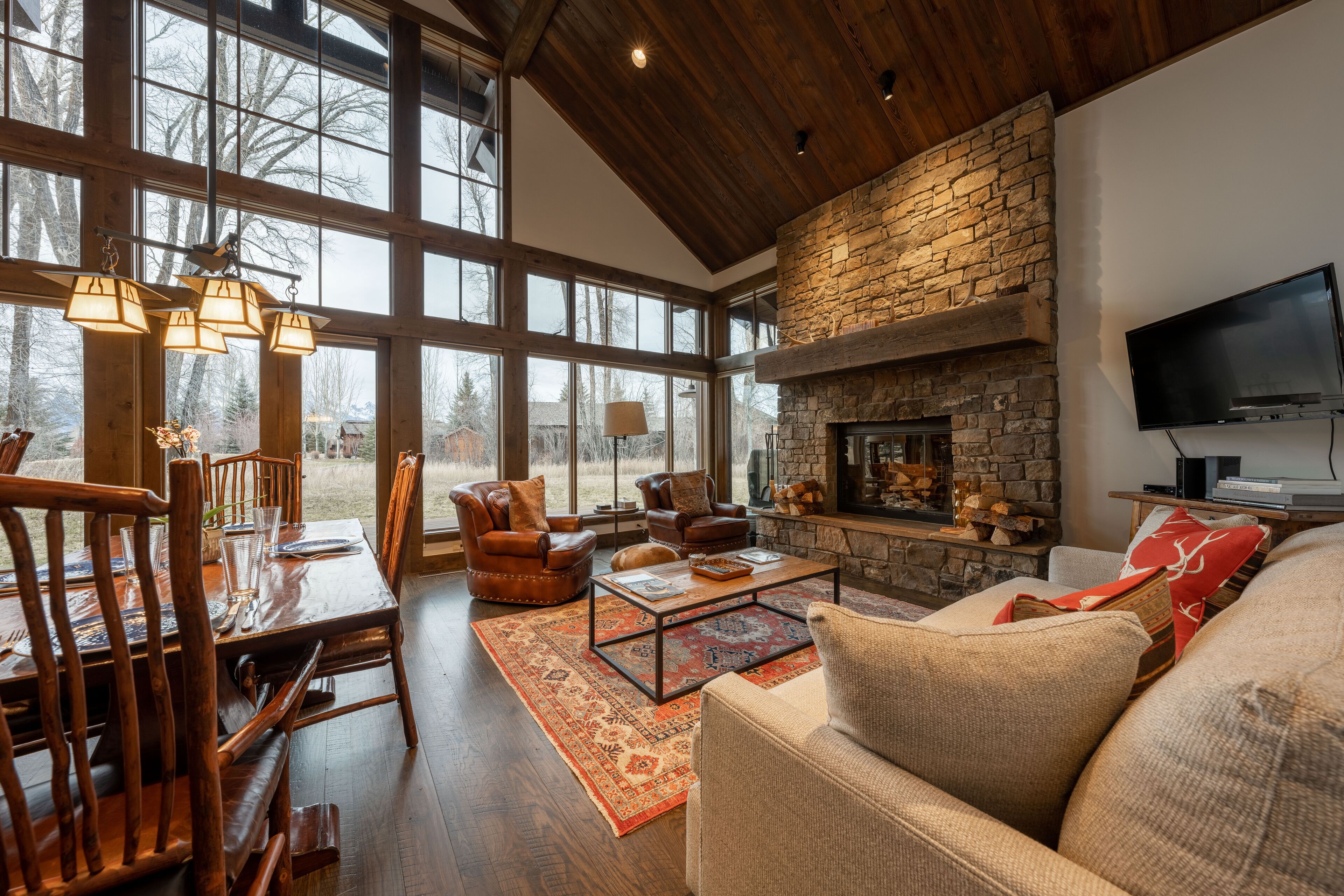 Télévision, cheminée