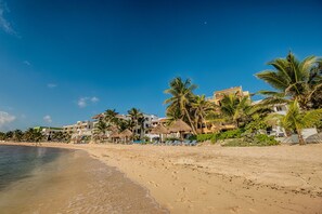 Beach - Great Value on the Beach! Cheerful and comfy third level condo with big views (Akumal)