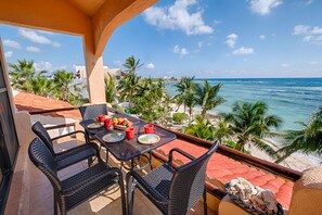 Outdoor dining - Great Value on the Beach! Cheerful and comfy third level condo with big views (Akumal)
