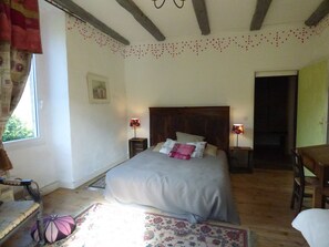 3 chambres, fer et planche Ă repasser, Wi-Fi, draps fournis