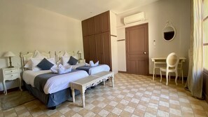 1 chambre, coffres-forts dans les chambres, fer et planche à repasser