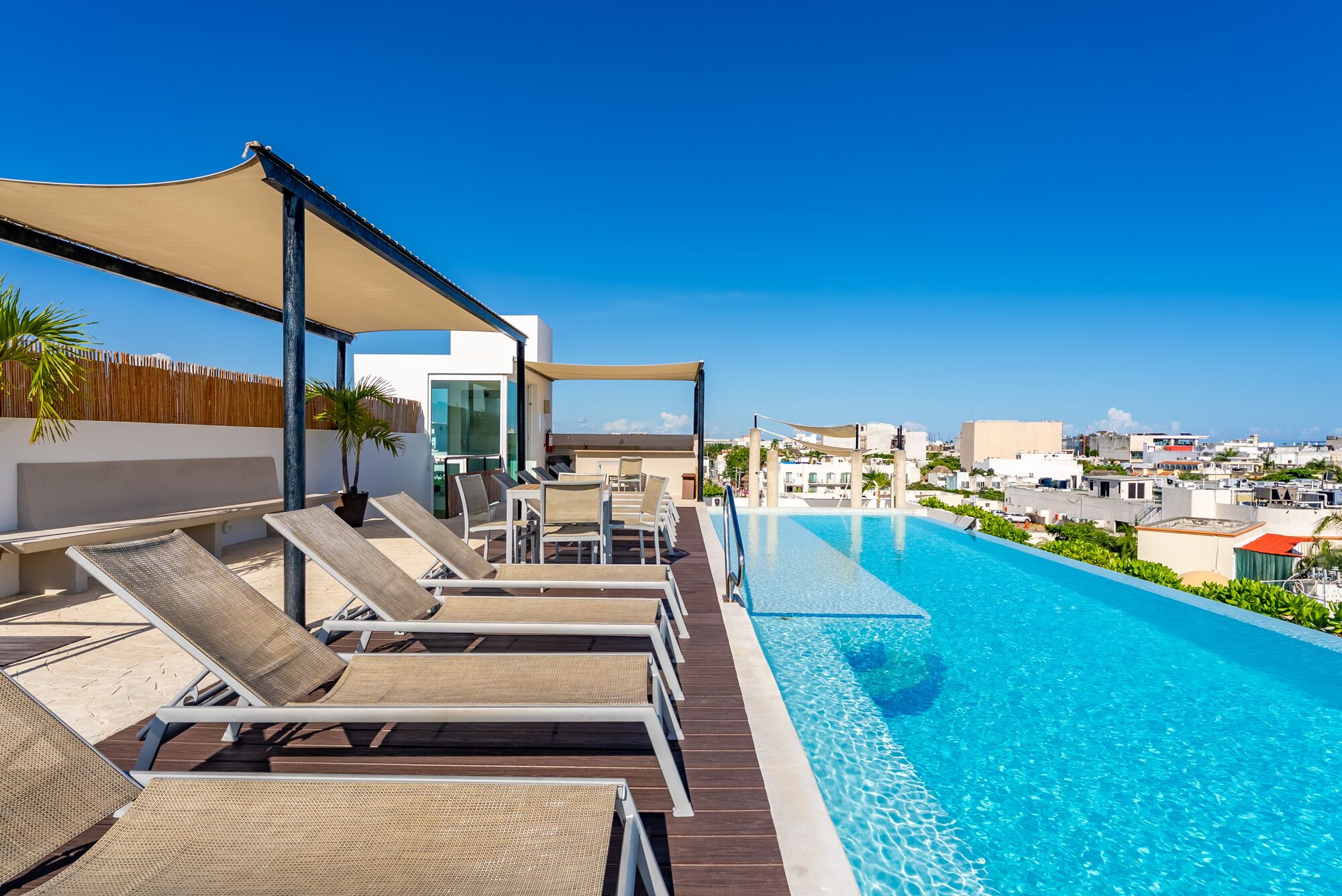 Piscine à débordement, piscine sur le toit