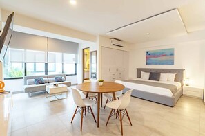 1 habitación, tabla de planchar con plancha, internet y ropa de cama