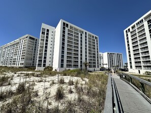 Exterior - Shoreline Towers 2076 (sleeps 7) Beach Setup Included (March 1-October 31) (Destin)