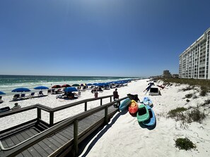 On the beach - Shoreline Towers 2076 (sleeps 7) Beach Setup Included (March 1-October 31) (Destin)