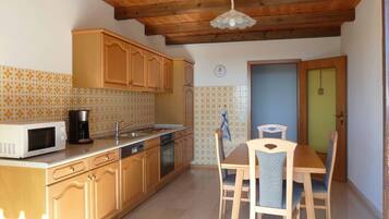 Kondominium | Dapur pribadi | Lemari es, microwave, oven, dan kompor