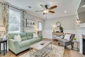 TV - Cozy 2bd/1ba Bungalow in Augusta (Augusta)