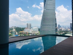 Indoor pool, outdoor pool - KL view with direct linked to shopping mall & LRT (Kuala Lumpur)