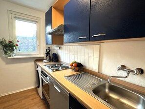 Refrigerador, microondas, horno, placa de cocina
