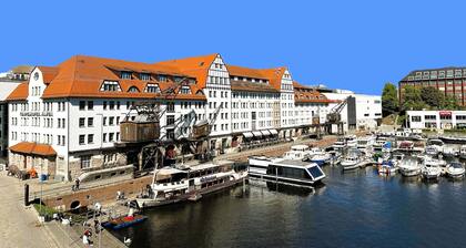 "IDEAL" - Berlin for Two