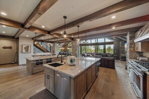 Fridge, microwave, oven, stovetop - 9 bedroom Luxury Villa by the lake with Indoor Pool (South Lake Tahoe)