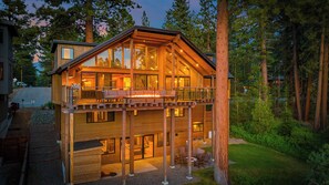 Exterior - 9 bedroom Luxury Villa by the lake with Indoor Pool (South Lake Tahoe)