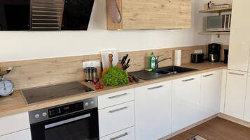 Condo | Bếp riêng | Tủ lạnh, lò vi sóng, lò nướng, bếp nấu