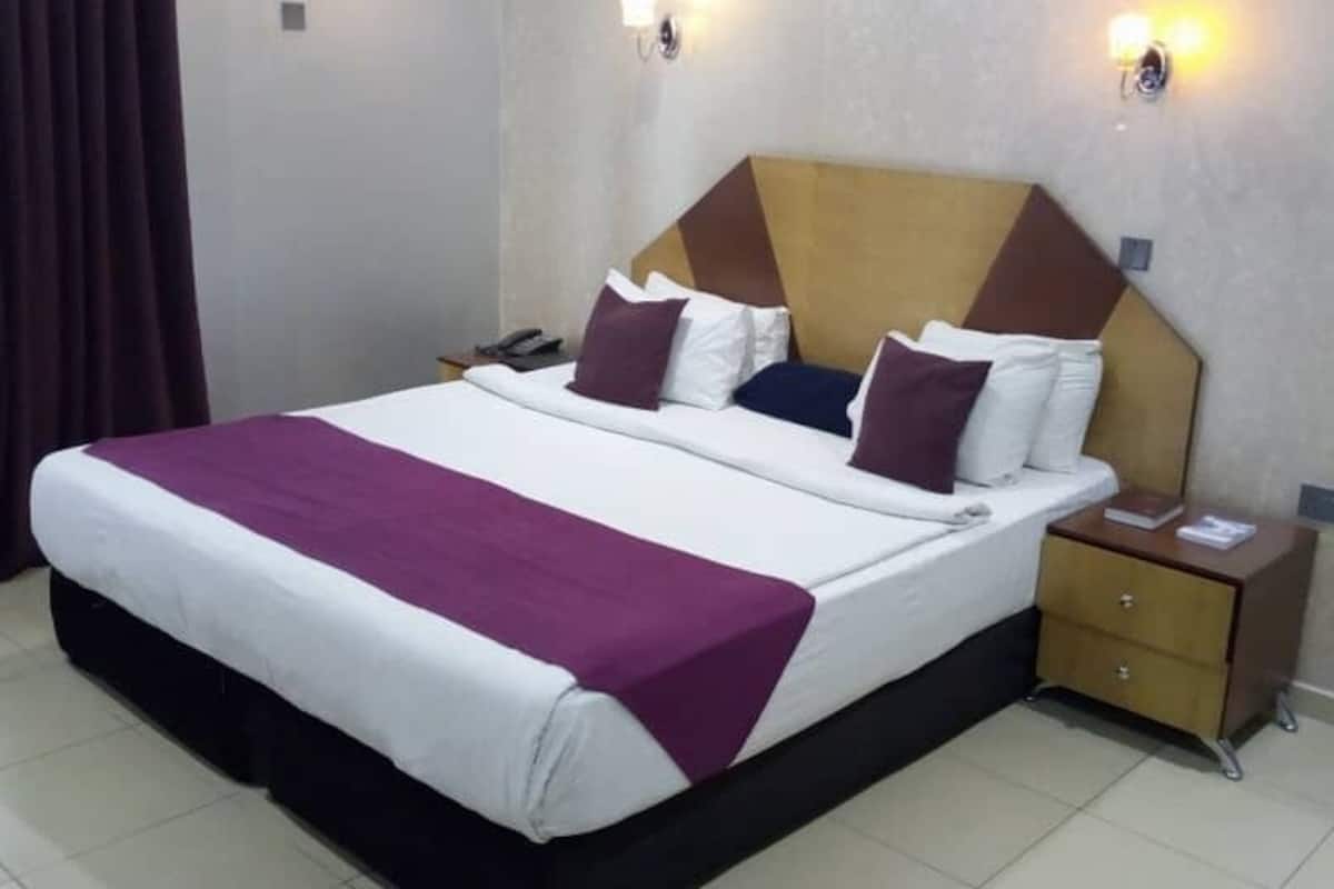 1 habitación, minibar, wifi gratis y ropa de cama
