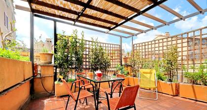 Apartment with private terrace in the center of Rome