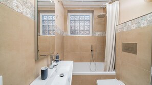 Apartment, 4 Schlafzimmer | Badezimmer