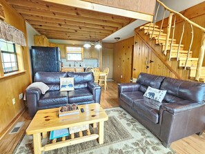 Smart TV, fireplace, Netflix, streaming services
