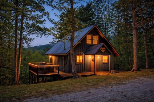 Private & Secluded w/ Beautiful Views Sunsets ~Hot Tub