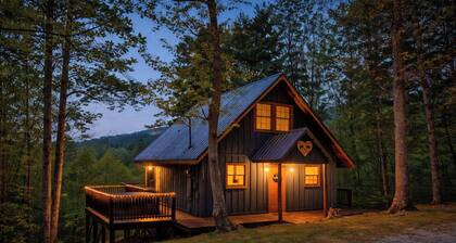 Private & Secluded w/ Beautiful Views Sunsets ~Hot Tub