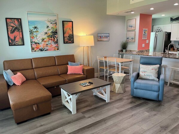 TV - Island Dunes Condo's-#1111-One Block from Beach. (Port Aransas)