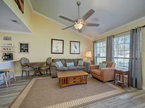 TV - Island Dunes Condo's-#1204-One Block from Beach. (Port Aransas)