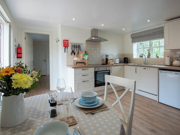 Dishwasher, highchair - 1 bedroom accommodation in Fulletby, near Horncastle (Fulletby, near Horncastle)