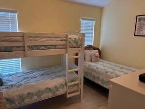 2 chambres, fer et planche à repasser, Wi-Fi, draps fournis