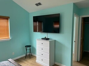 2 habitaciones, tabla de planchar con plancha, wifi y ropa de cama