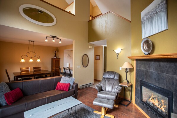 Smart TV, fireplace