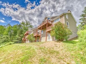 Exterior - SPACIOUS TOWNHOME, GREAT SLOPE VIEWS - PERFECT FOR YOUR OUTDOOR GETAWAY!  (Ellicottville)