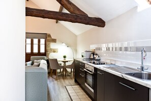 Refrigerador, microondas, horno, tostadora