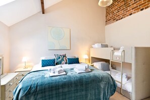 1 habitación, tabla de planchar con plancha, wifi gratis y ropa de cama 