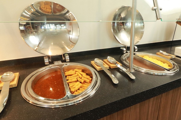 TĂ€gliches inbegriffenes kontinentales FrĂŒhstĂŒck