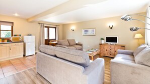 Unclassified image, 3 of 12, button - Callow Cottage With Shared Swimming Pool (Ashbourne)