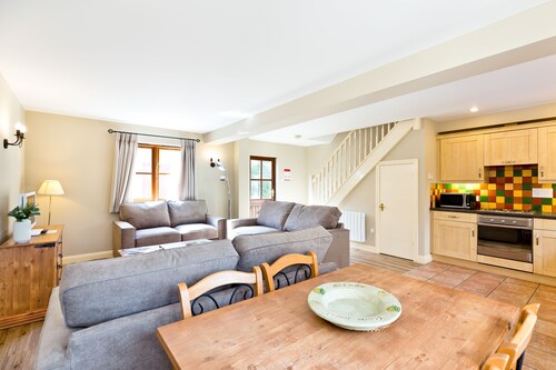 Callow Cottage With Shared Swimming Pool