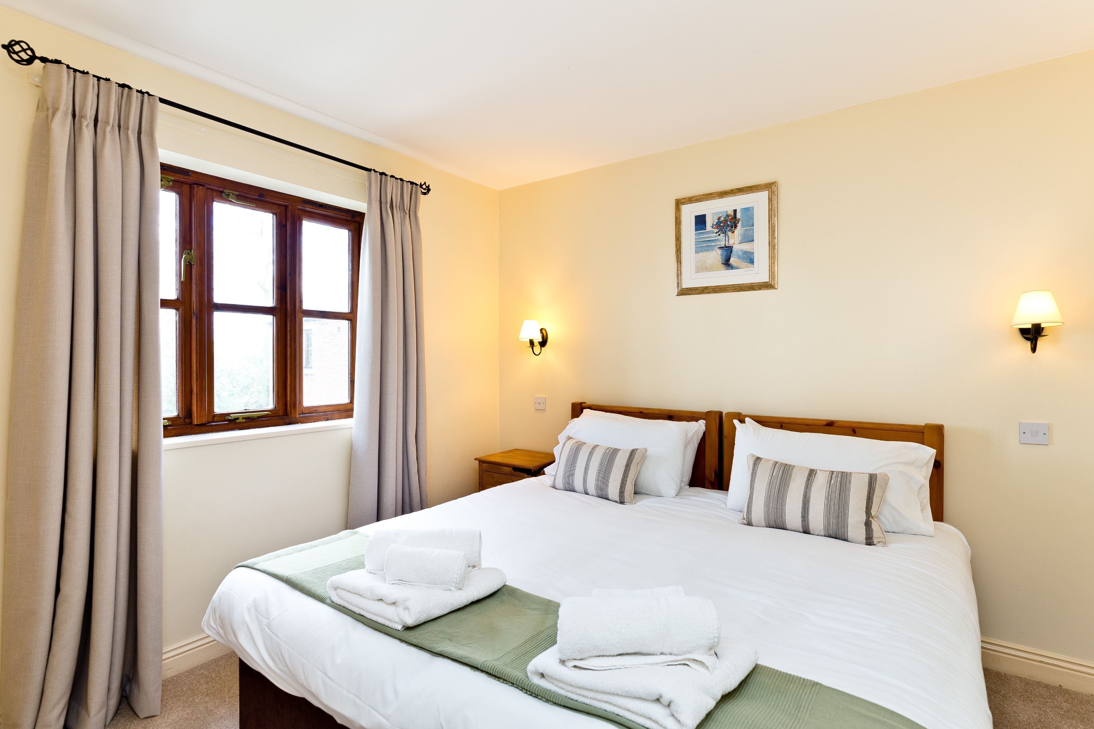 2 bedrooms, iron/ironing board, WiFi (free), bed sheets