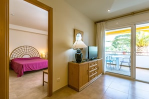 2 Schlafzimmer, Bügeleisen/Bügelbrett