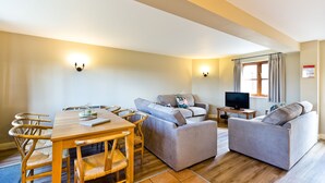 Unclassified image, 3 of 13, button - Farwell Cottage at Holiday Complex (Ashbourne)